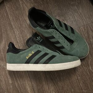 almost new adidas green black gazelle shoes men’s 5.5 women’s 7